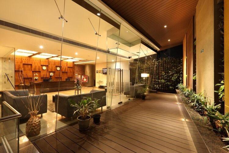 Icon Business Hotel By Bhagini Bangalore Bagian luar foto